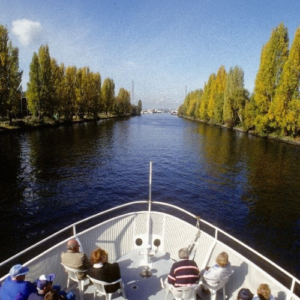 1992: The Locks Cruise begins to operate year-round.