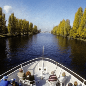 1992: The Locks Cruise begins to operate year-round.