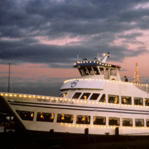 1987: The vessel Spirit of Seattle joins the fleet and becomes the new official Christmas Ship™