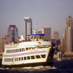 1990: The Harbor Cruise begins to operate year-round